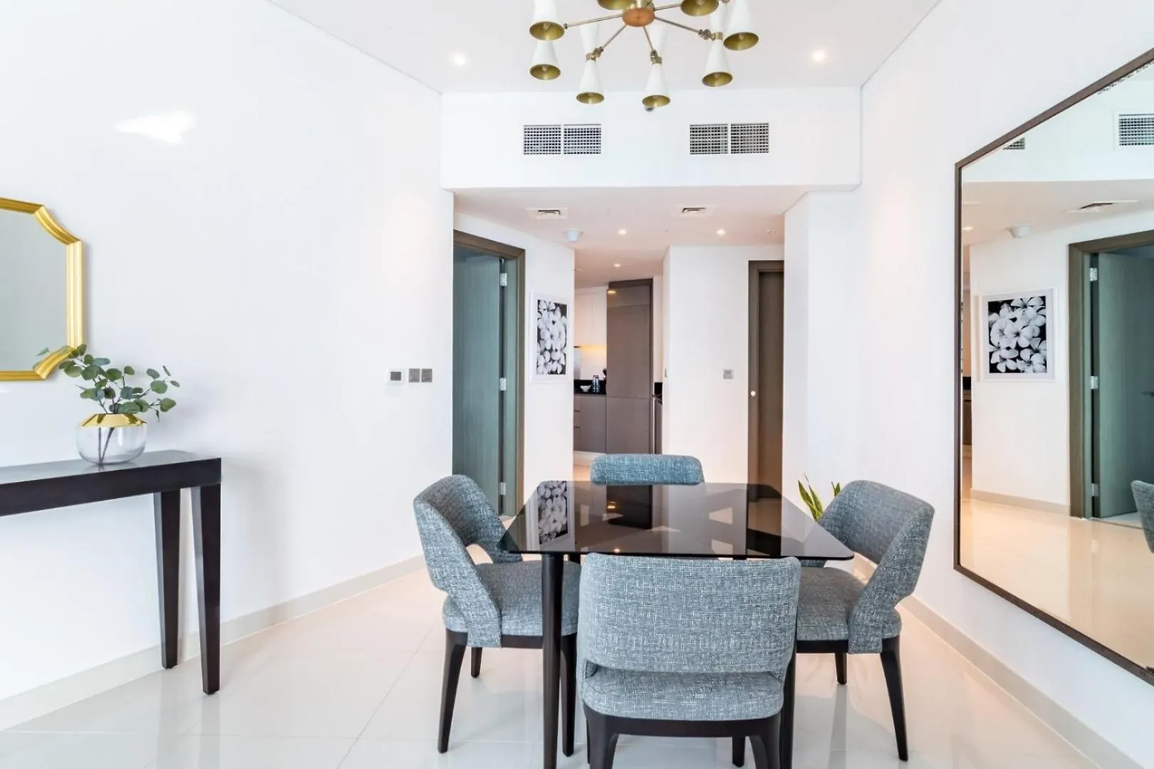Guestready Holiday Homes - Afterlight Roses Dubai Lägenhet