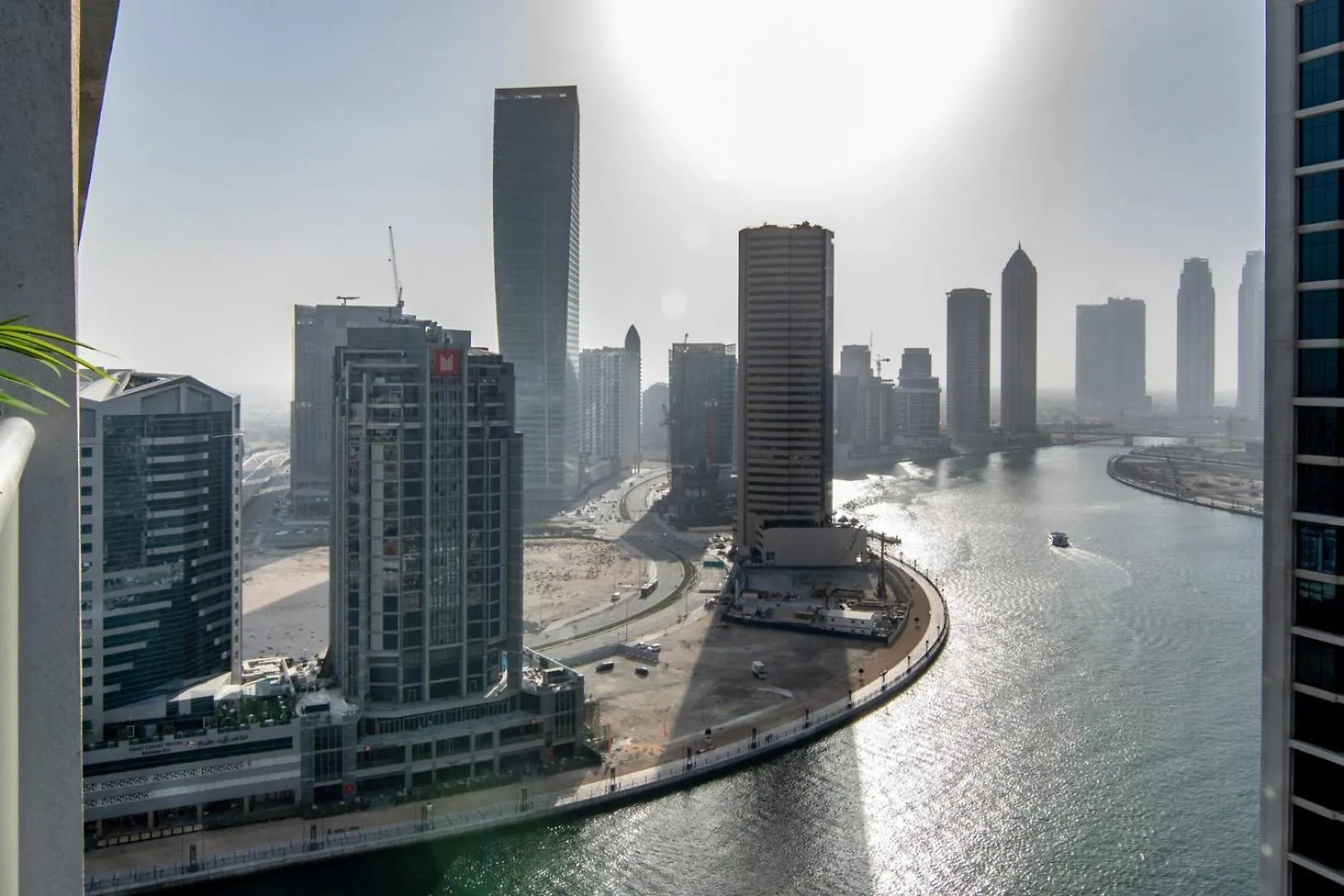 Guestready Holiday Homes - Afterlight Roses Dubai Lägenhet